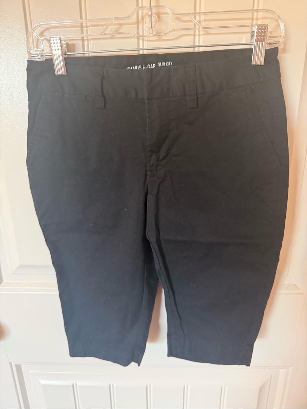GAP women’s Black Slim City Shorts